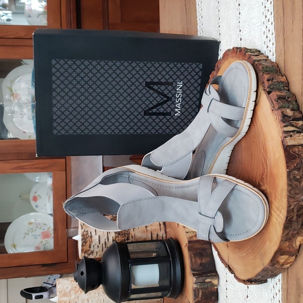 Massini Women's Faux Suede Sandal size 9M